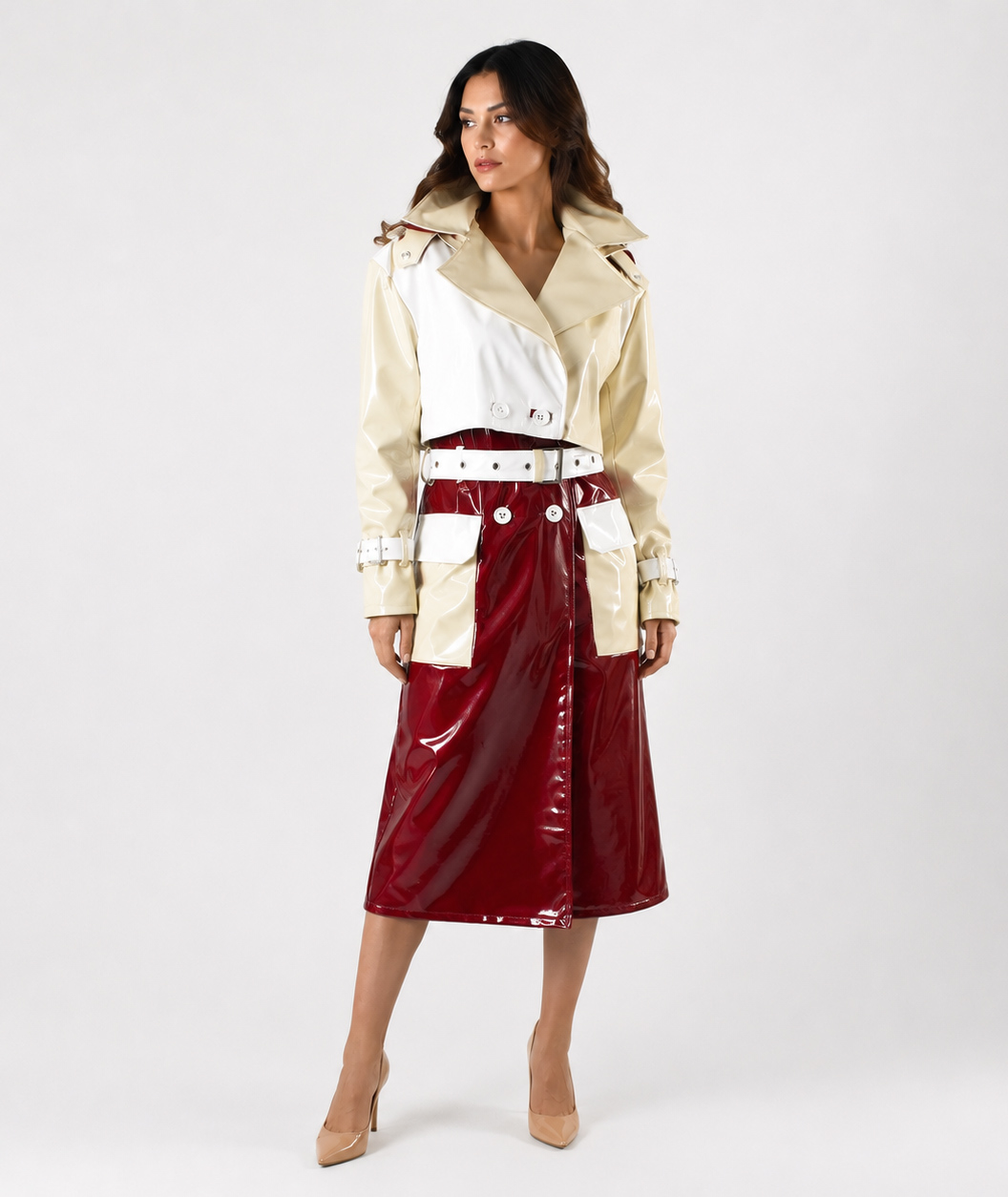 Designer-Lackmantel Tracey in Creme, Weiß und Dunkelrot